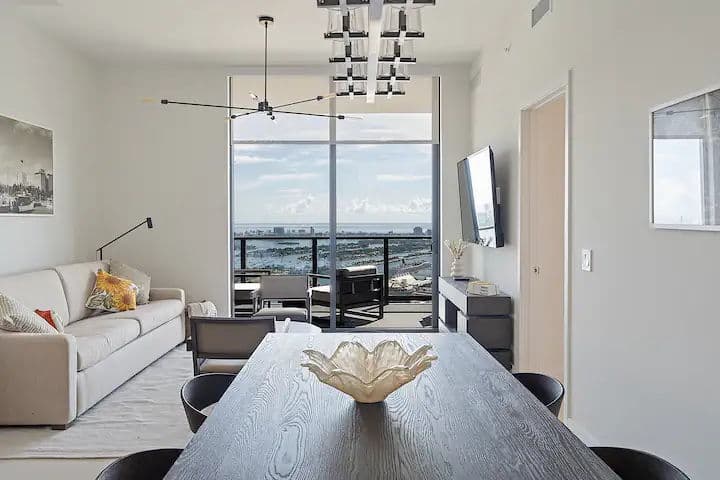 featured image of property, Lux 3BD Penthouse Best Line, Water and City View